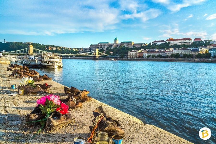 Scarpe sulle rive del Danubio